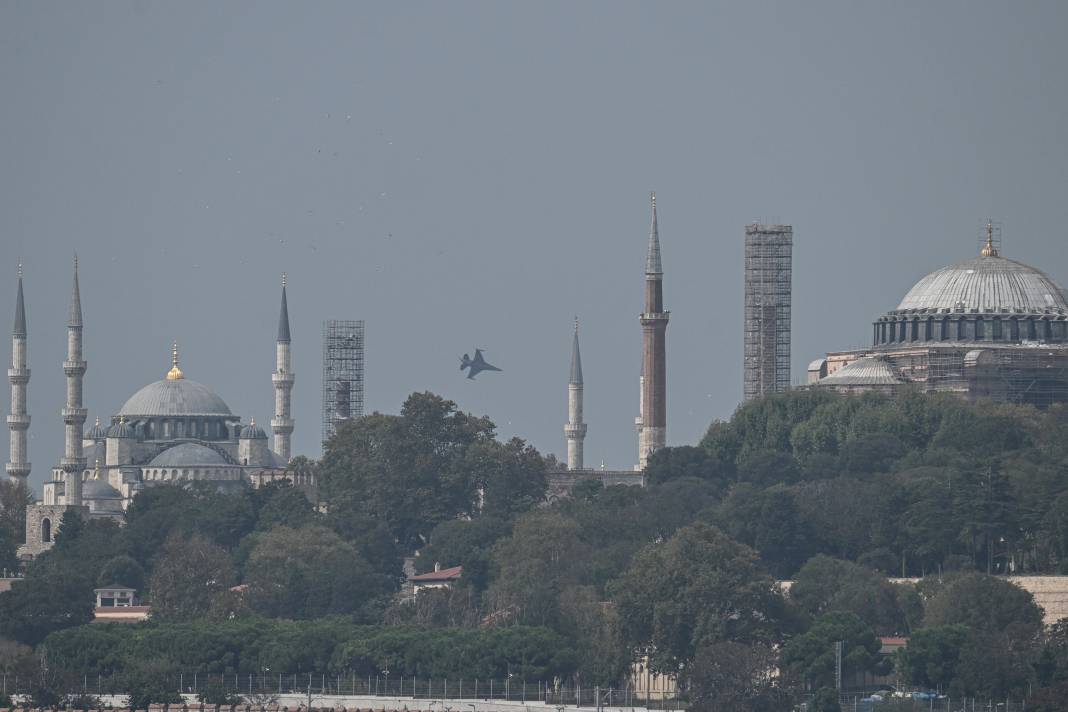 SOLOTÜRK İstanbul semalarında. Kule: “Muhteşemsiniz. Sizleri seviyoruz” 13